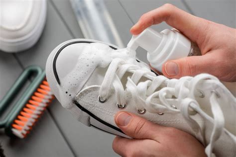 cara mencuci sepatu putih dengan mesin cuci